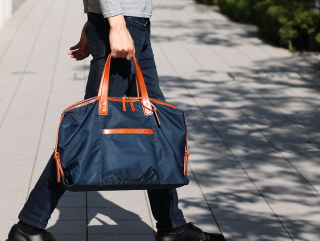 大人の男性のためのボストンバッグ