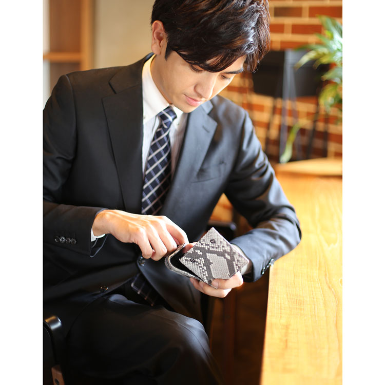 プレゼントに最適 パイソン 財布
