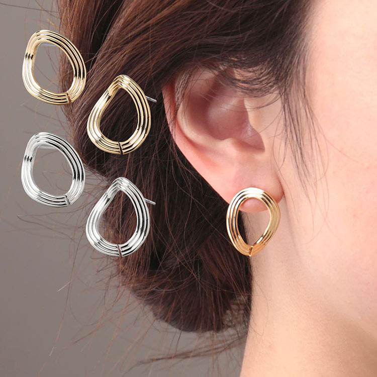 ウェーブ リング ピアス