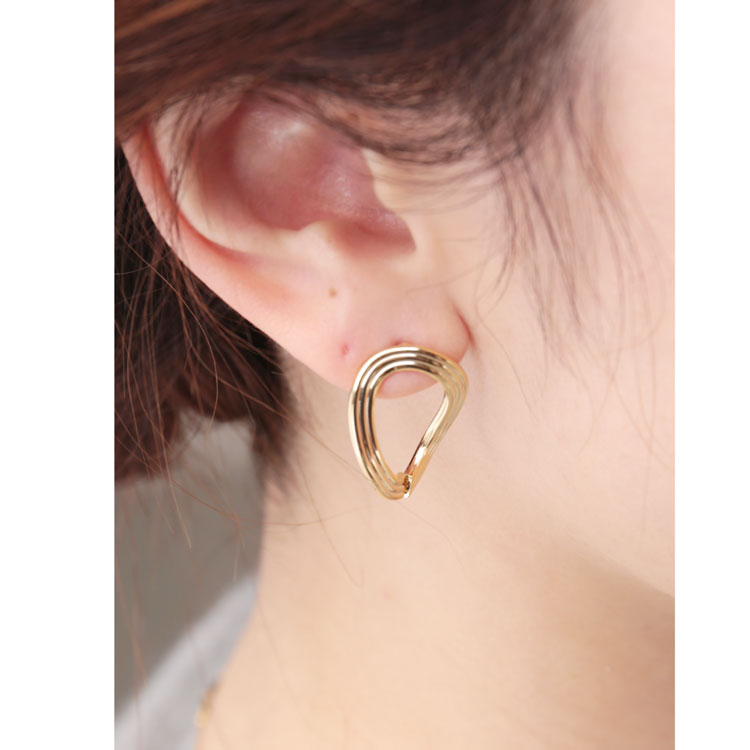 ウェーブ リング ピアス