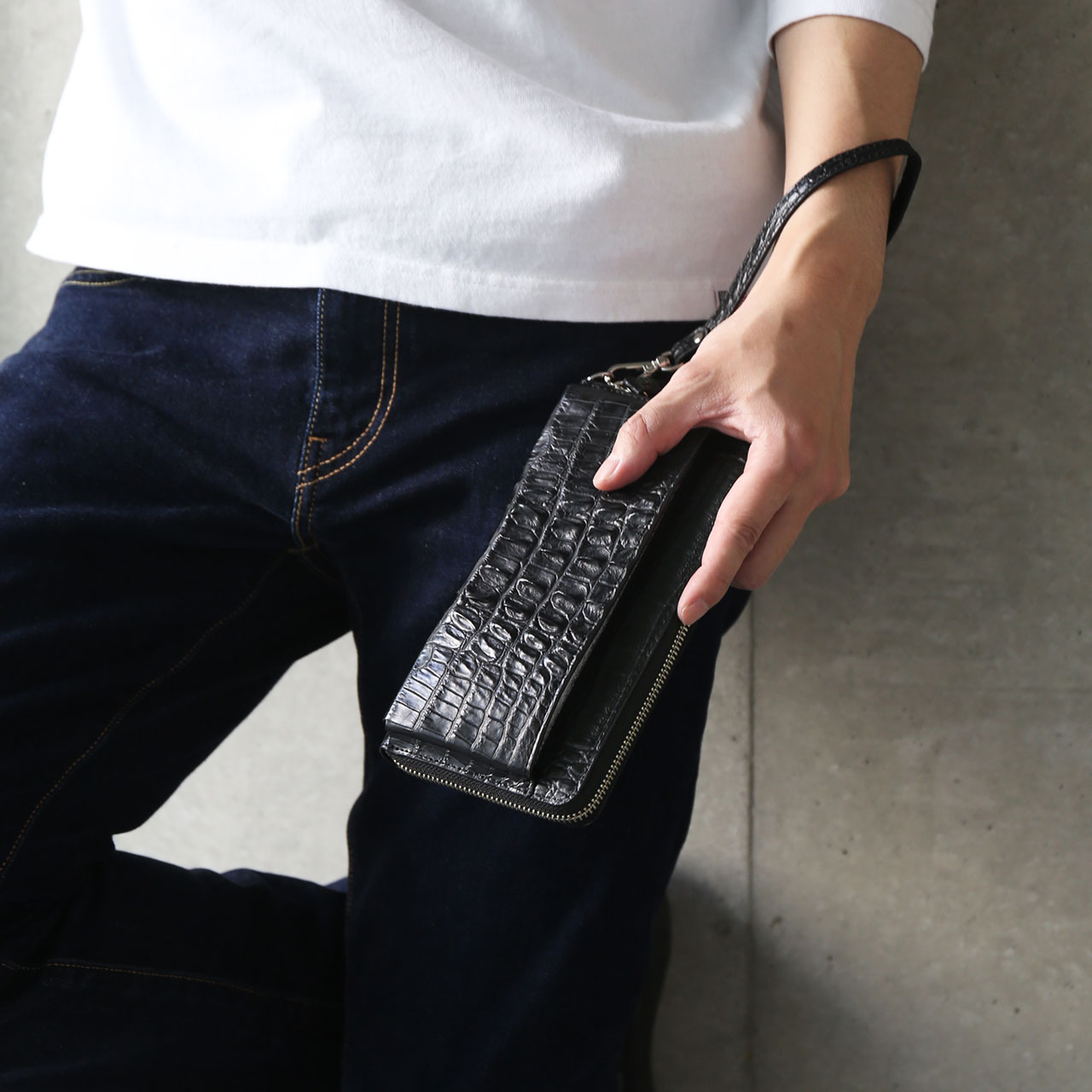 ストラップ付でスマホが入る長財布