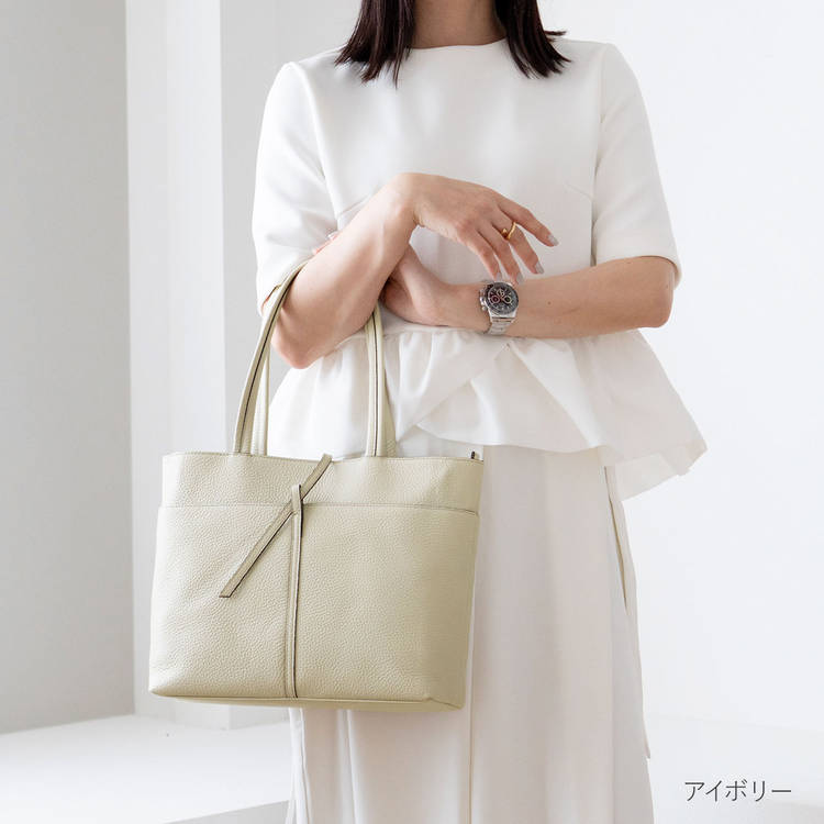 白 レザー トートバッグ