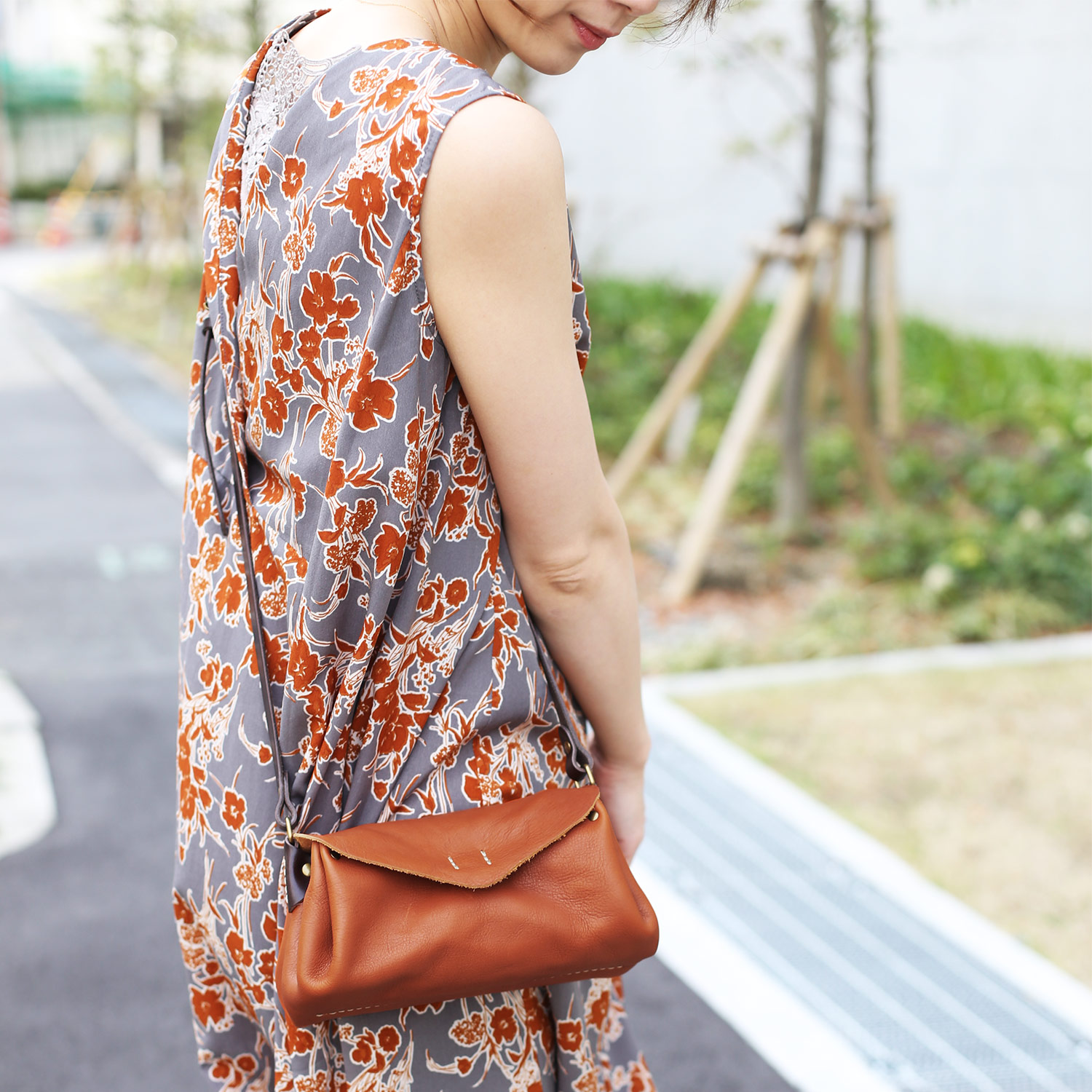 アレンヌ 本革 ショルダーバッグ