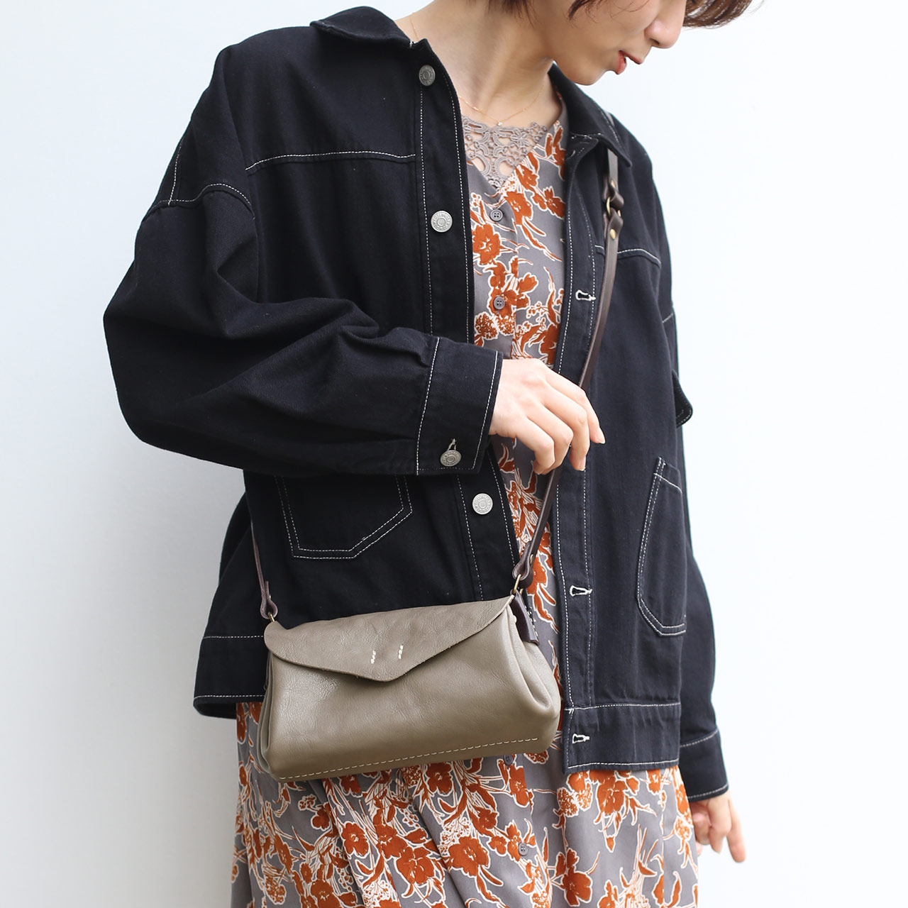 アレンヌ 本革 ショルダーバッグ
