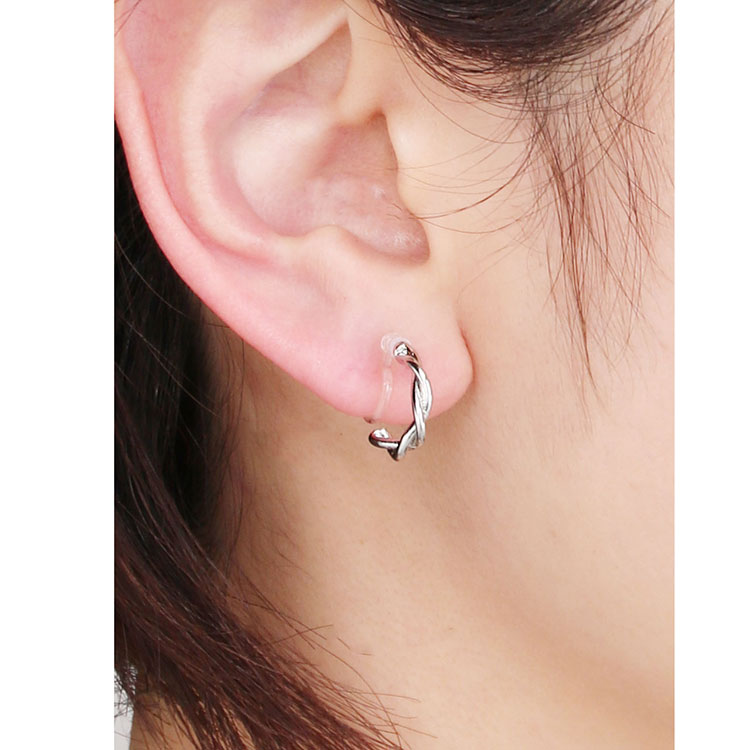 ダブル ライン ツイスト デザイン ハーフ フープ イヤリング