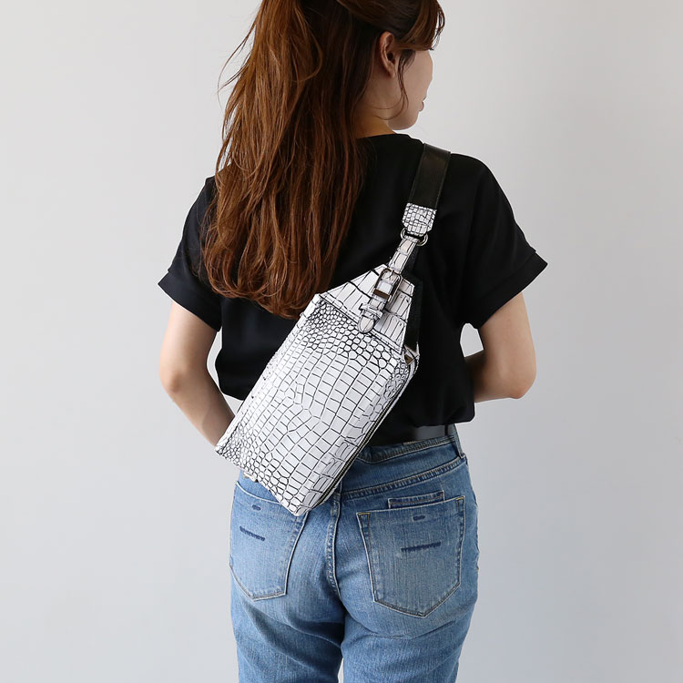 クロコダイル日本製ボディバッグ