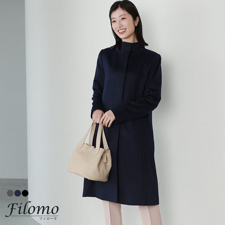 首元までしっかりと暖かいスタンドカラーのロングコート
