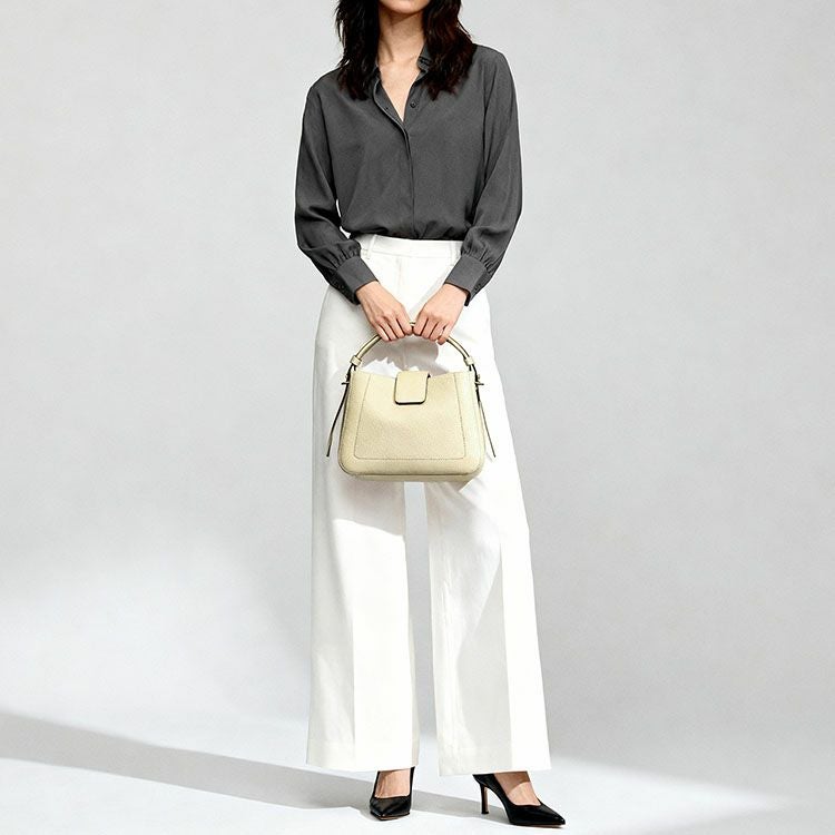 使いやすいミディアムサイズのバッグ