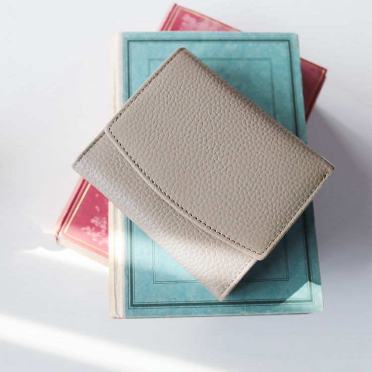 Mia Borsa 本革の風合いを楽しむ、使いやすさにこだわった二つ折り財布