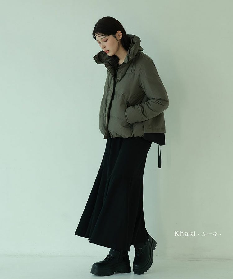 ショート丈ですっきり着こなすダウンジャケット