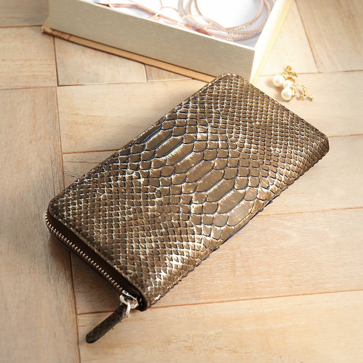 【美品】プティキュイール パイソン ラウンドファスナー 長財布 星型 大幅値下げ】【美品】petit cuir プティキュイール パイソン ラウンド