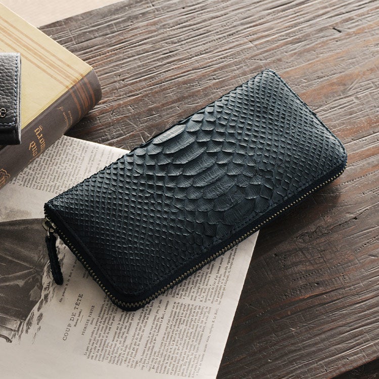 内側にもパイソンを使用した、一枚革ダイヤモンド パイソン ラウンド