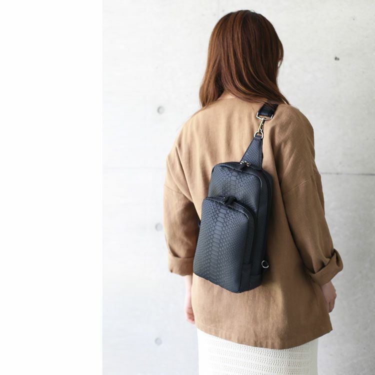 ダイヤモンドパイソンボディバッグ