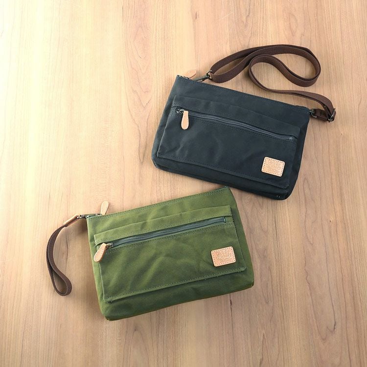 サコッシュとしても、クラッチバッグとしても使える2WAYバッグ。