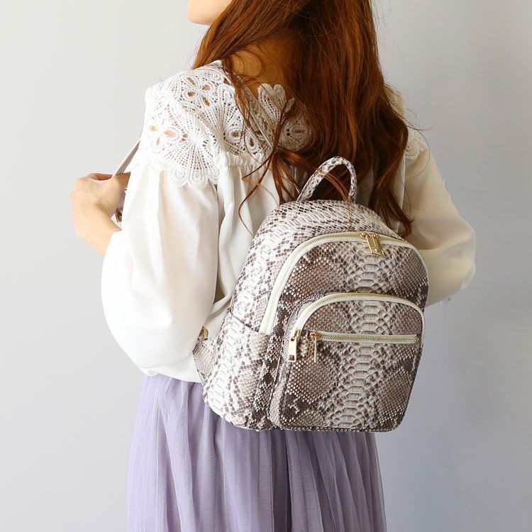 パイソン 本革 リュック 軽い 全8色 おしゃれ 小さめ 軽量 軽いかばん