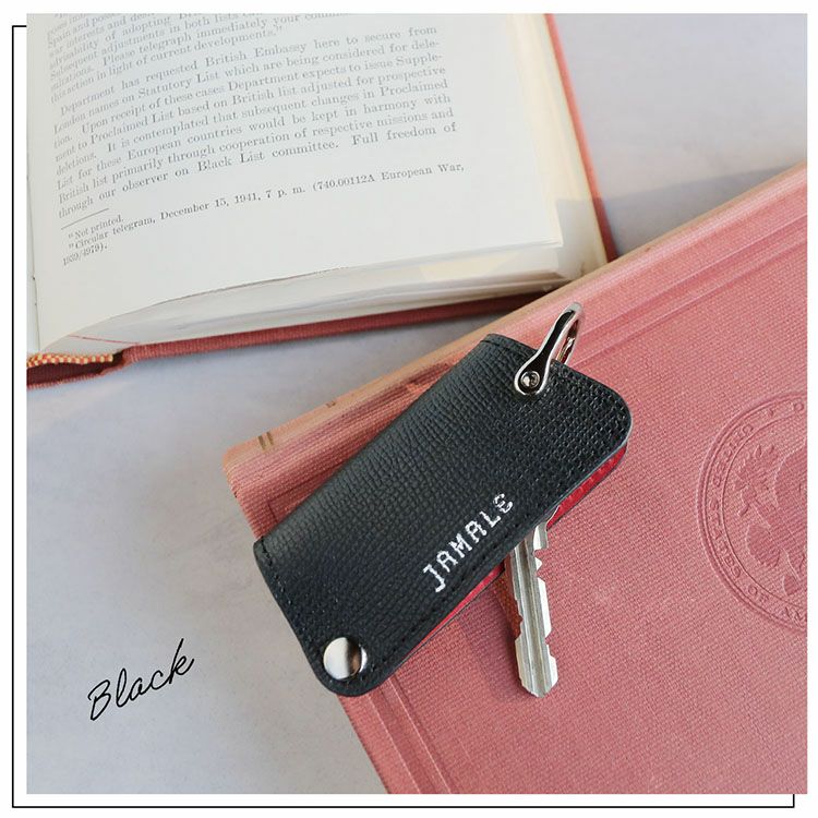 ユニセックスで使えるブラックのレザーキーケース