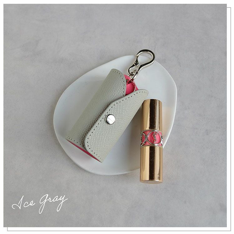 鮮やかなピンクが映えるアイスグレーのおしゃれなスマートキーケース