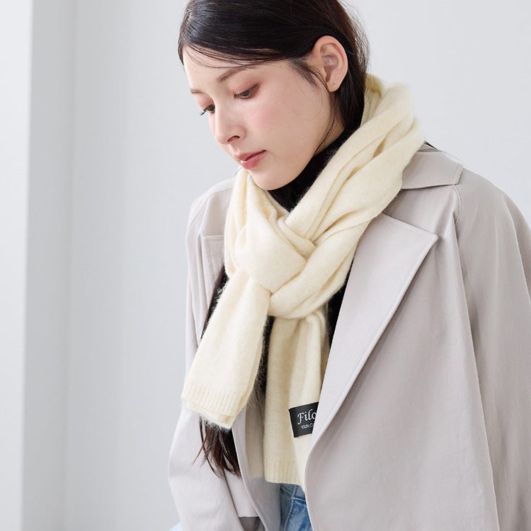 いろいろな巻き方をアレンジできるカシミヤマフラー