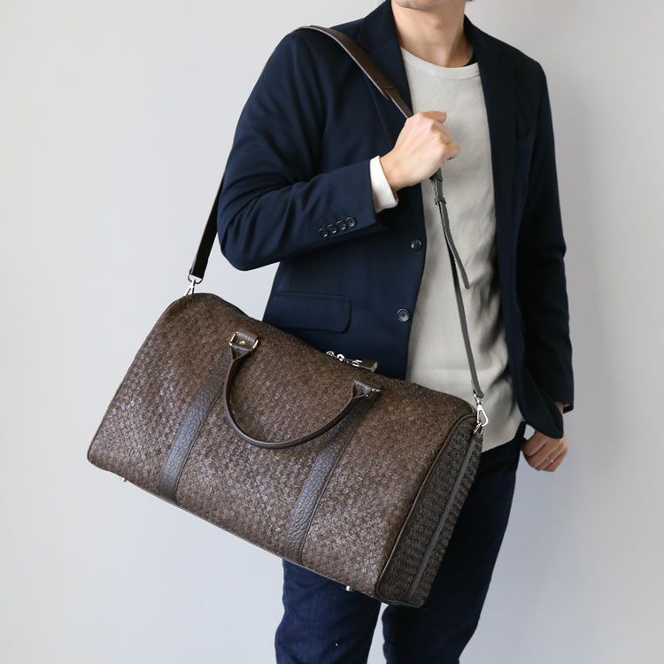 ショルダーバッグとしても使えるボストンバッグ