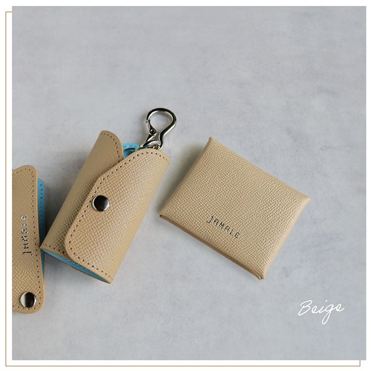 ベージュの本革コインケース