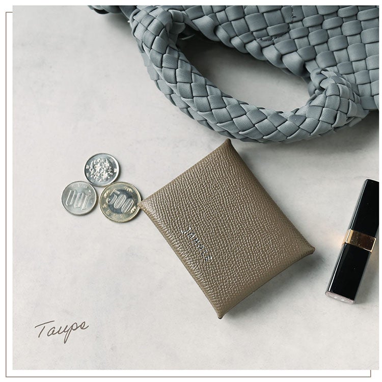 使いやすいトープカラーの本革コインケース