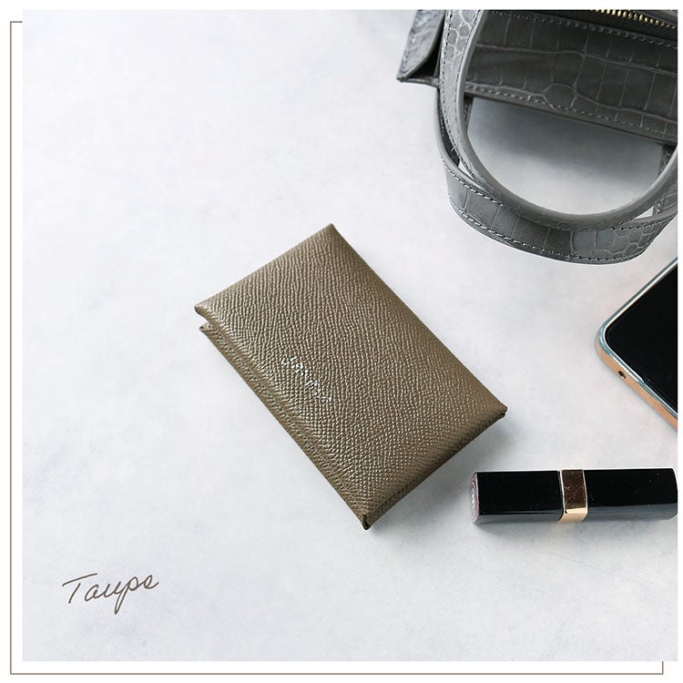 使いやすいトープカラーの本革カードケース名刺入れ