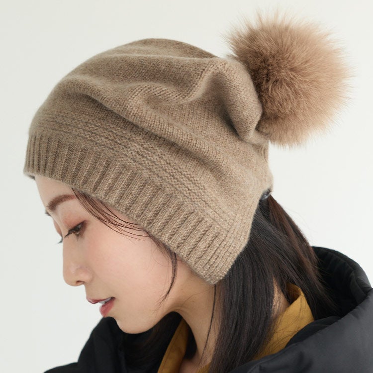 ミディサイズ　ベージュ　ファーポンポンつきニット帽 Filomo カシミヤ100% ニット帽 レディース フォックスファー ポンポン付き
